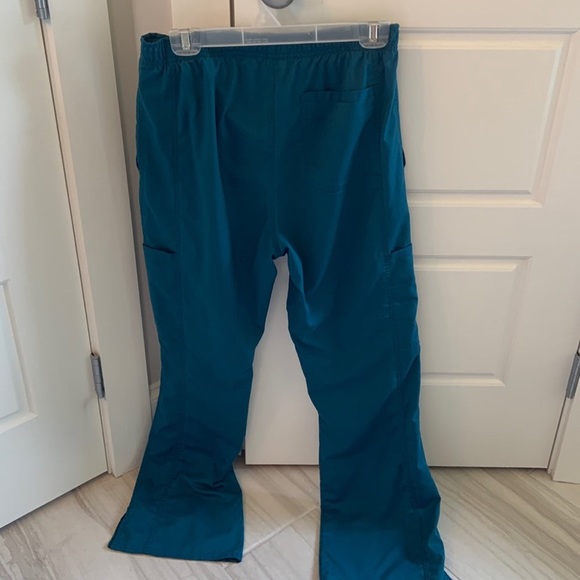 Cherokee workwear scrub top and bottom - Picture 5 of 5